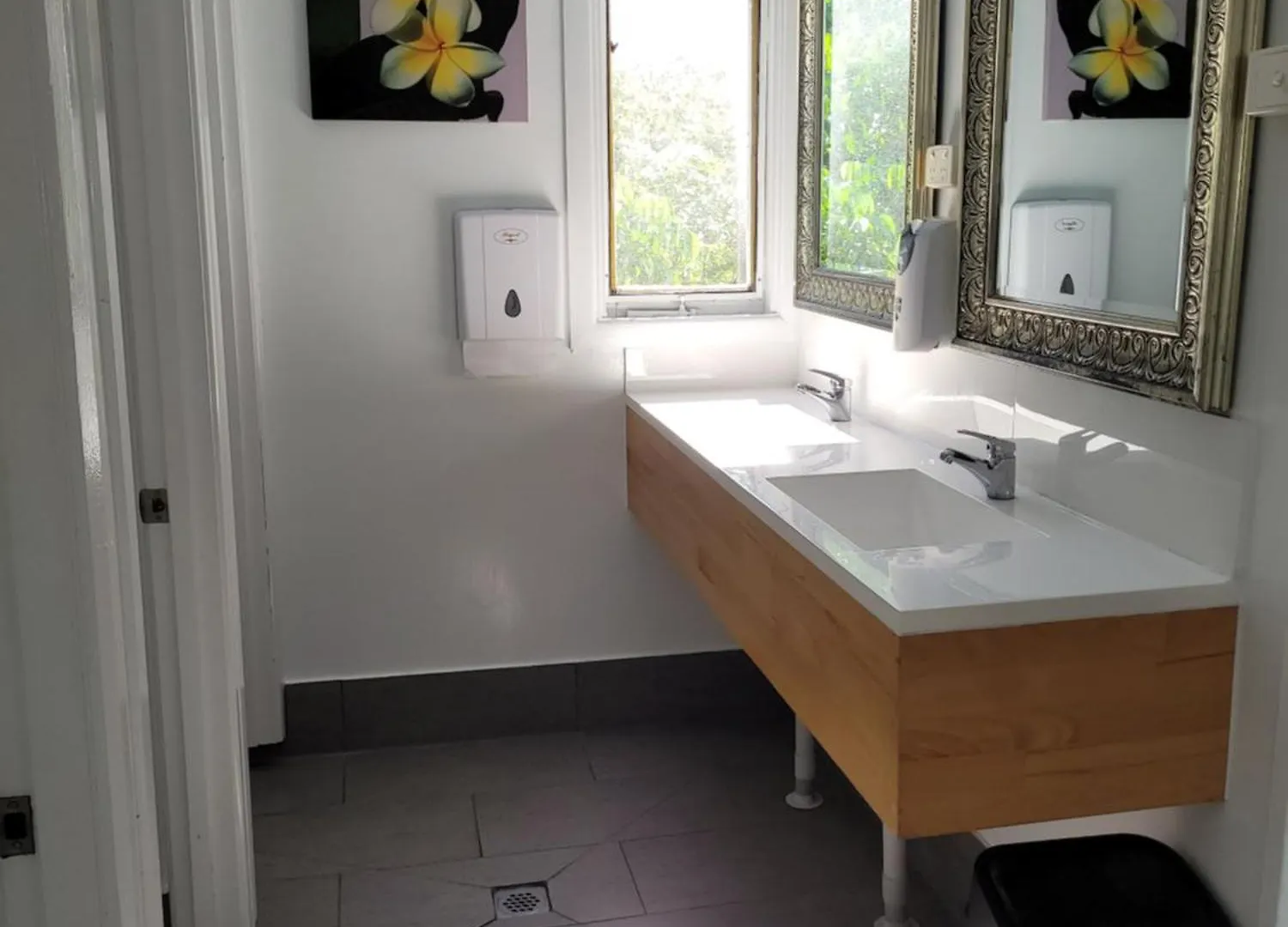 Travellers Paradise Cairns Hostel