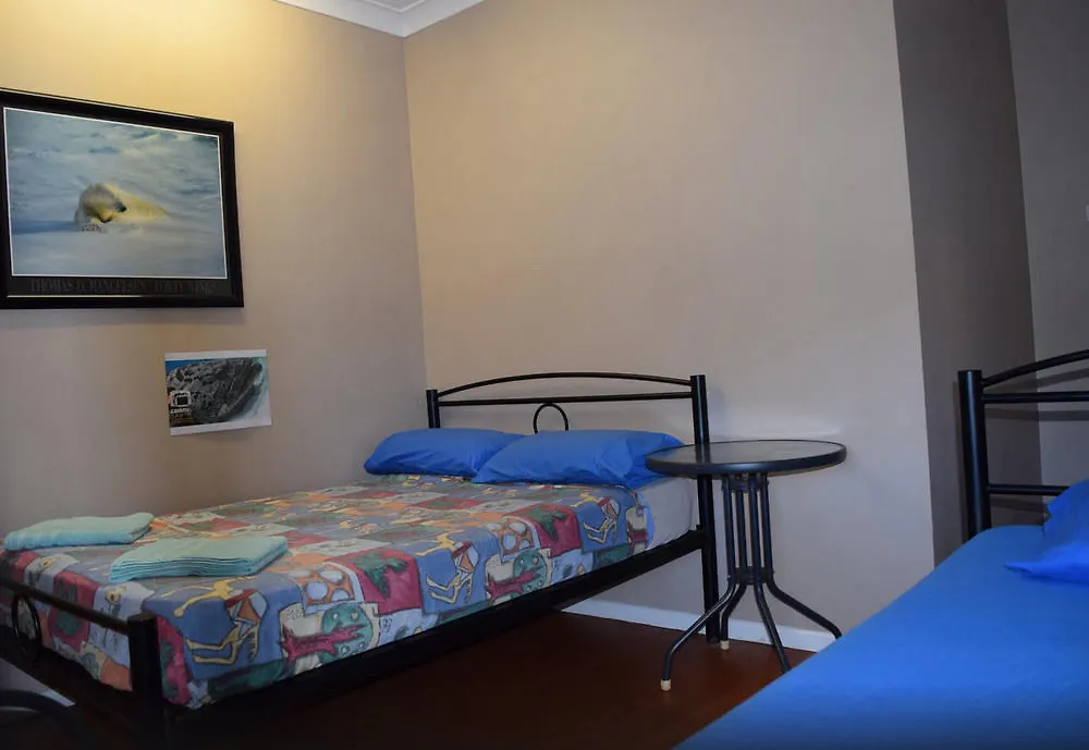 Travellers Paradise Cairns Hostel