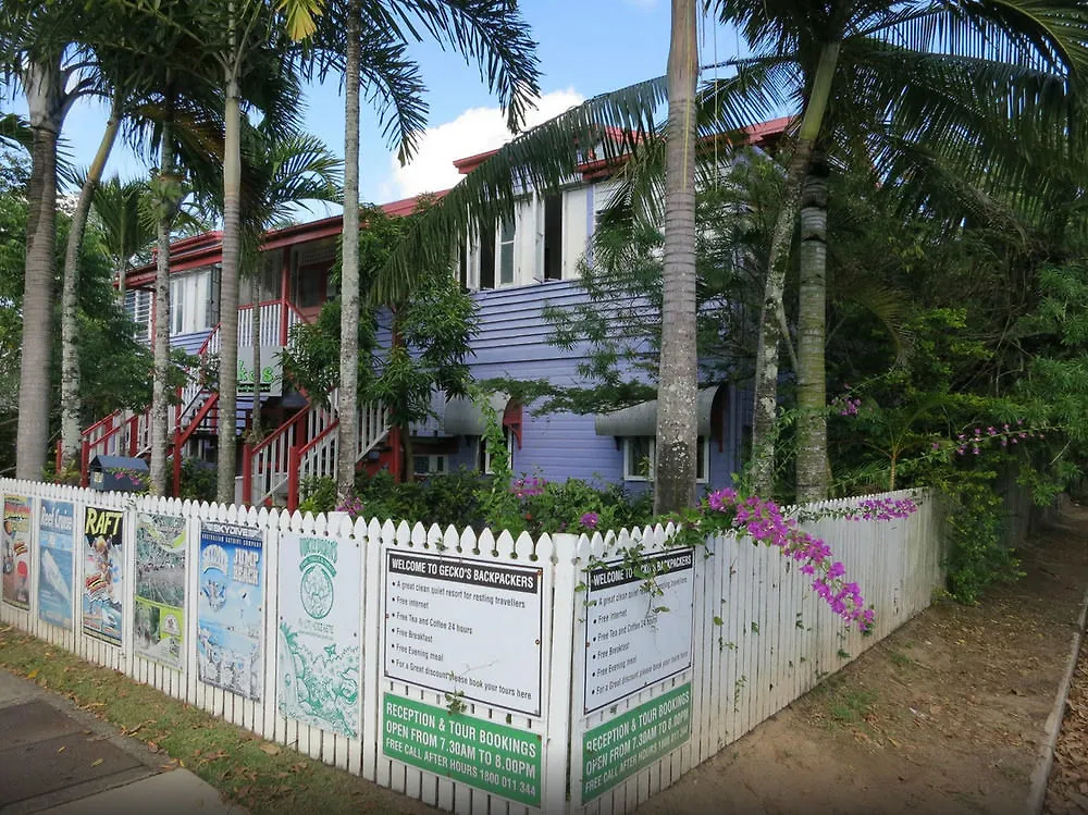Travellers Paradise Cairns Hostel