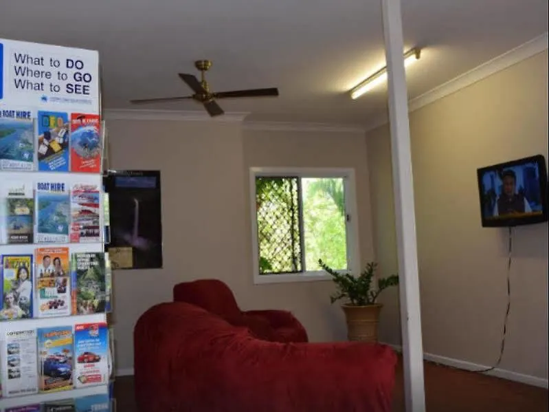 Travellers Paradise Cairns Hostel